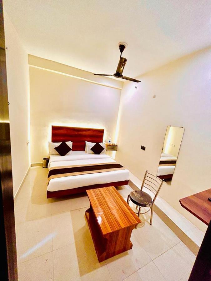 Hotel Sr Grand Горакпур Екстериор снимка