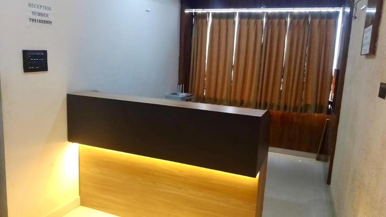Hotel Sr Grand Горакпур Екстериор снимка